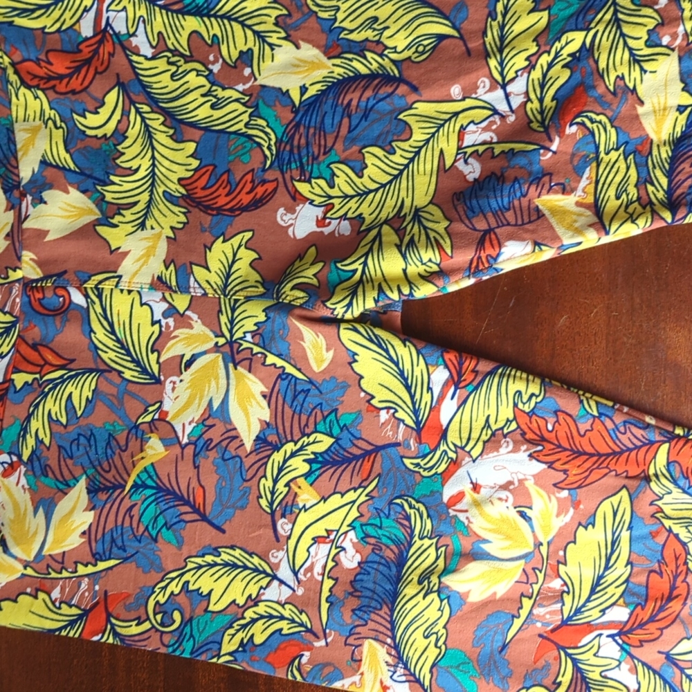 LuLaRoe leggings tall and curvy leaf pattern - Picture 3 of 6